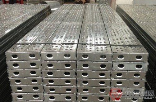 鋼管架子用鋼踏板比用木踏板、竹踏板安裝方便