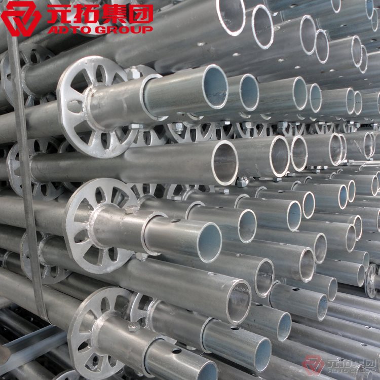 盤(pán)扣式腳手架的使用越來(lái)越頻繁，越來(lái)越多的人關(guān)注盤(pán)扣式腳手架，今天中國(guó)腳手架銷售冠軍-元拓集團(tuán)告訴您盤(pán)扣式腳手架有哪些特征?</