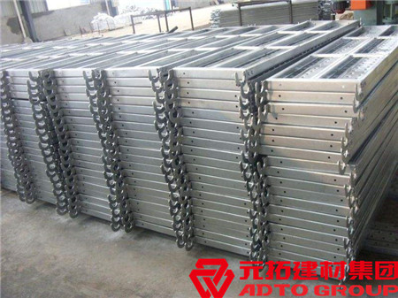 鋼跳板規(guī)格型號有幾種？鋼跳板生產(chǎn)廠家電話是多少？